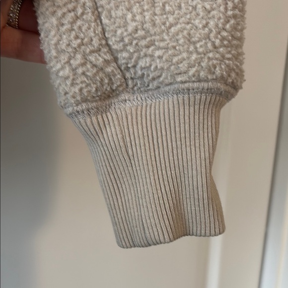 EVERLANE THE RENEW FLEECE RAGLAN SWEATSHIRT- XS - Picture 3 of 7